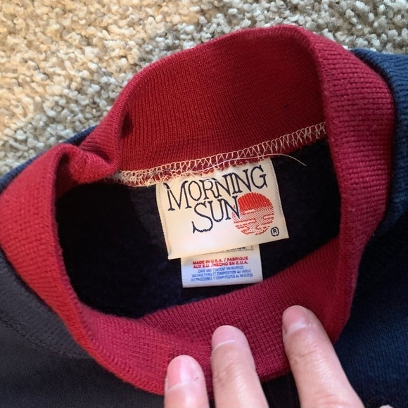 Vintage 90s Morning Sun Chipmunks Feed Birds Scene Sweater Sweatshirt - Picture 5 of 8